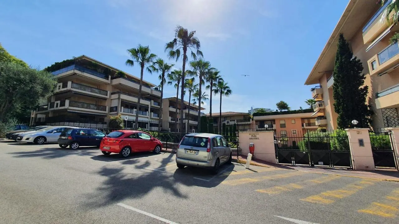 Résidence avec piscine, appartement avec terrasse pour 4 personnes Cannes France