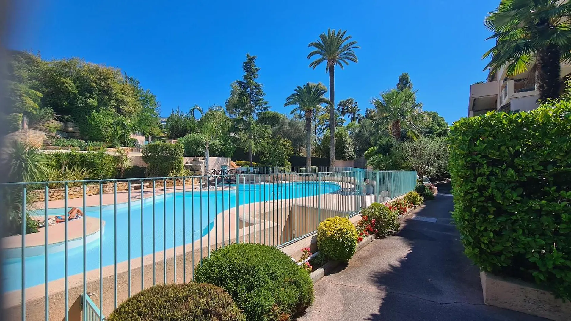 Résidence avec piscine, appartement avec terrasse pour 4 personnes Cannes France
