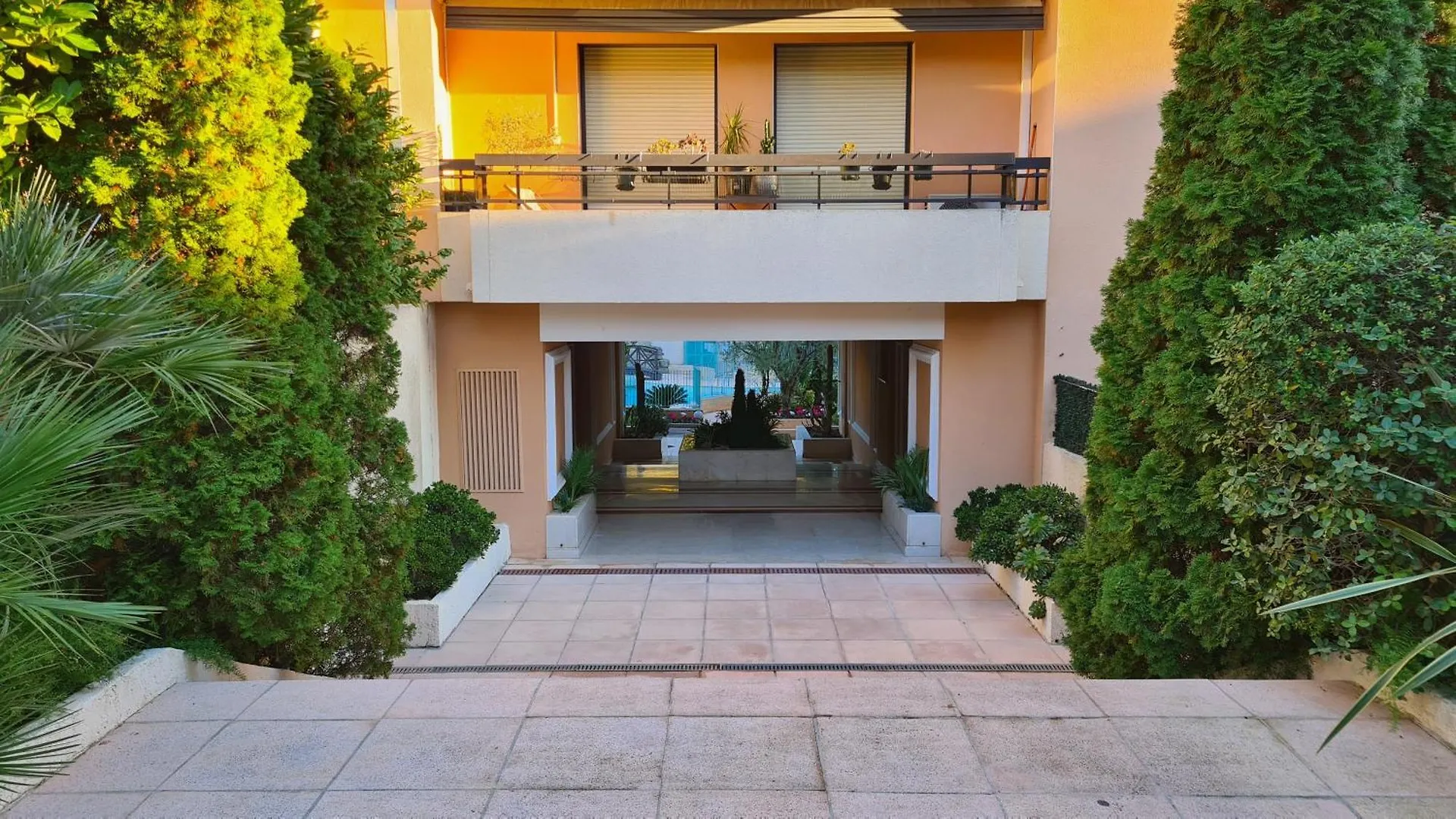 Résidence avec piscine, appartement avec terrasse pour 4 personnes Cannes