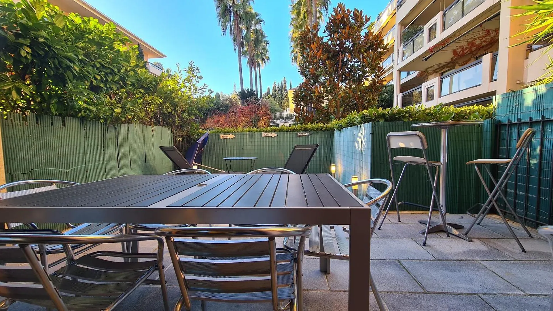 Résidence avec piscine, appartement avec terrasse pour 4 personnes Cannes